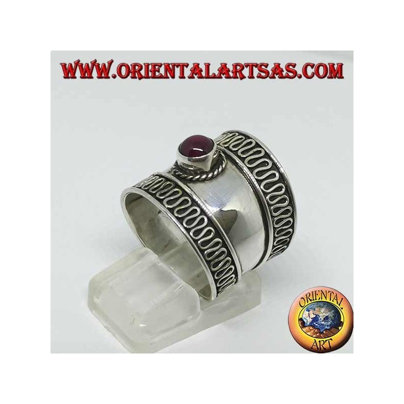 Anello fascia larga in argento con granato a cabochon tondo , Bali