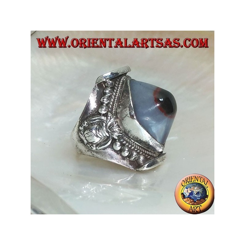 Anello in argento con agata occhio di Shiva ovale bicolore su montatura nepalese